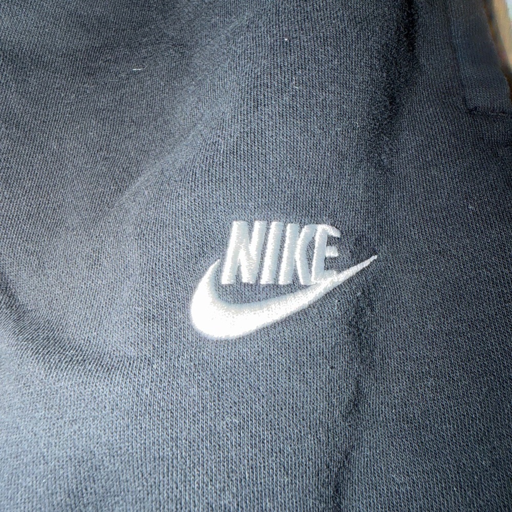 Nike Men’s Black Fleece Jogger Pants - Picture 2 of 4